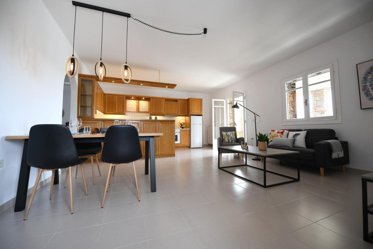 Amazing 2 Bedroom Apartment Overlooking The Marina Of Vourkari Экстерьер фото