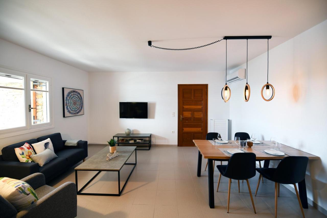 Amazing 2 Bedroom Apartment Overlooking The Marina Of Vourkari Экстерьер фото