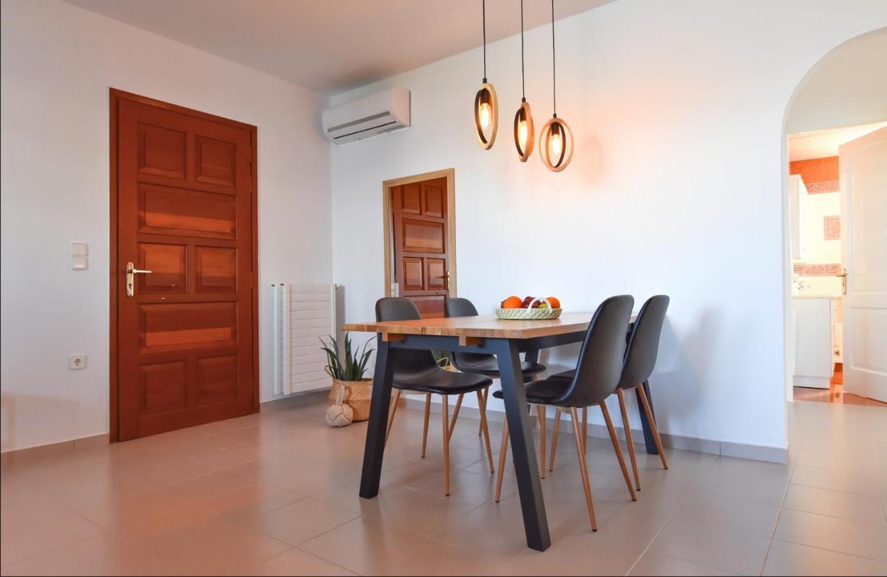 Amazing 2 Bedroom Apartment Overlooking The Marina Of Vourkari Экстерьер фото